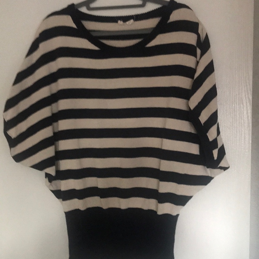 Cute short sleeve Anthro sweater